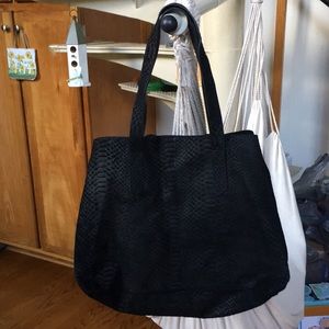 Chinese Laundry Tote bag